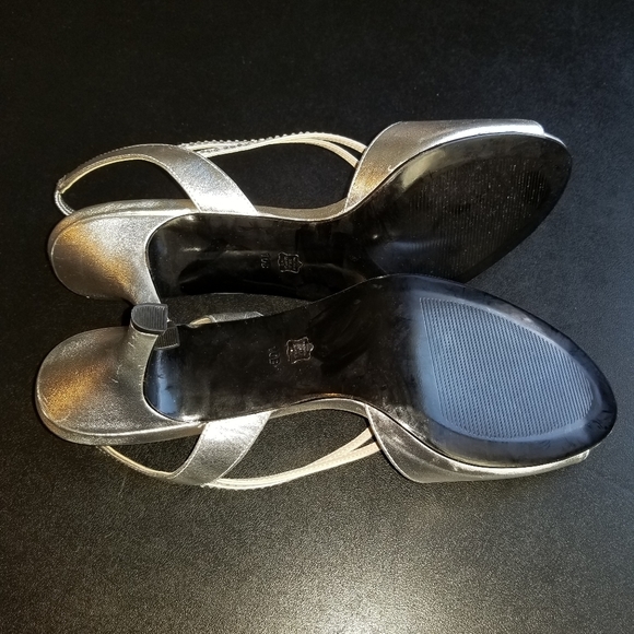 NWT Caparros philomena silver heels with sparkly stones - Picture 11 of 15